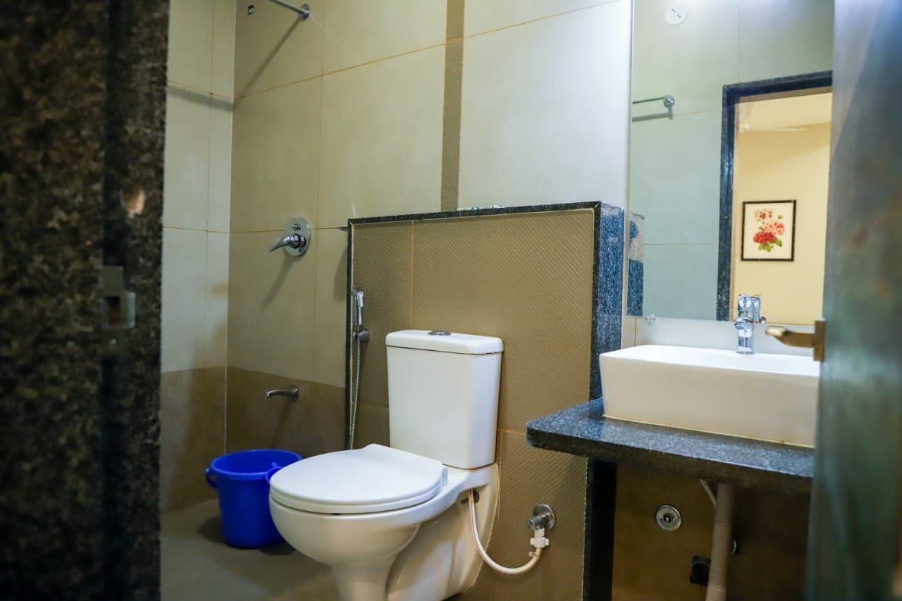 Sadwin Executive Hotel - Tap to explore photos