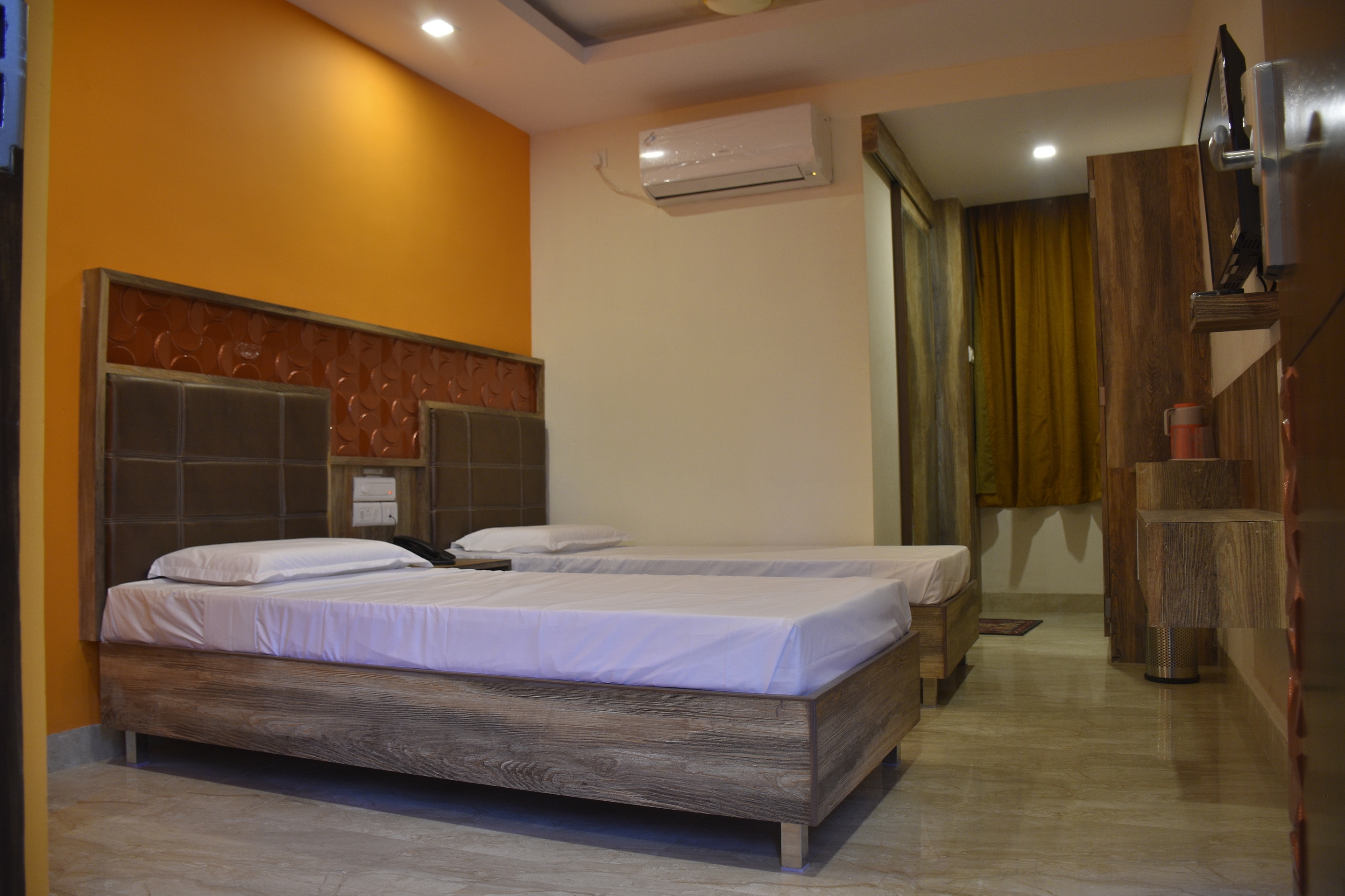 HOTEL ILAPURAM SMART - Tap to explore photos