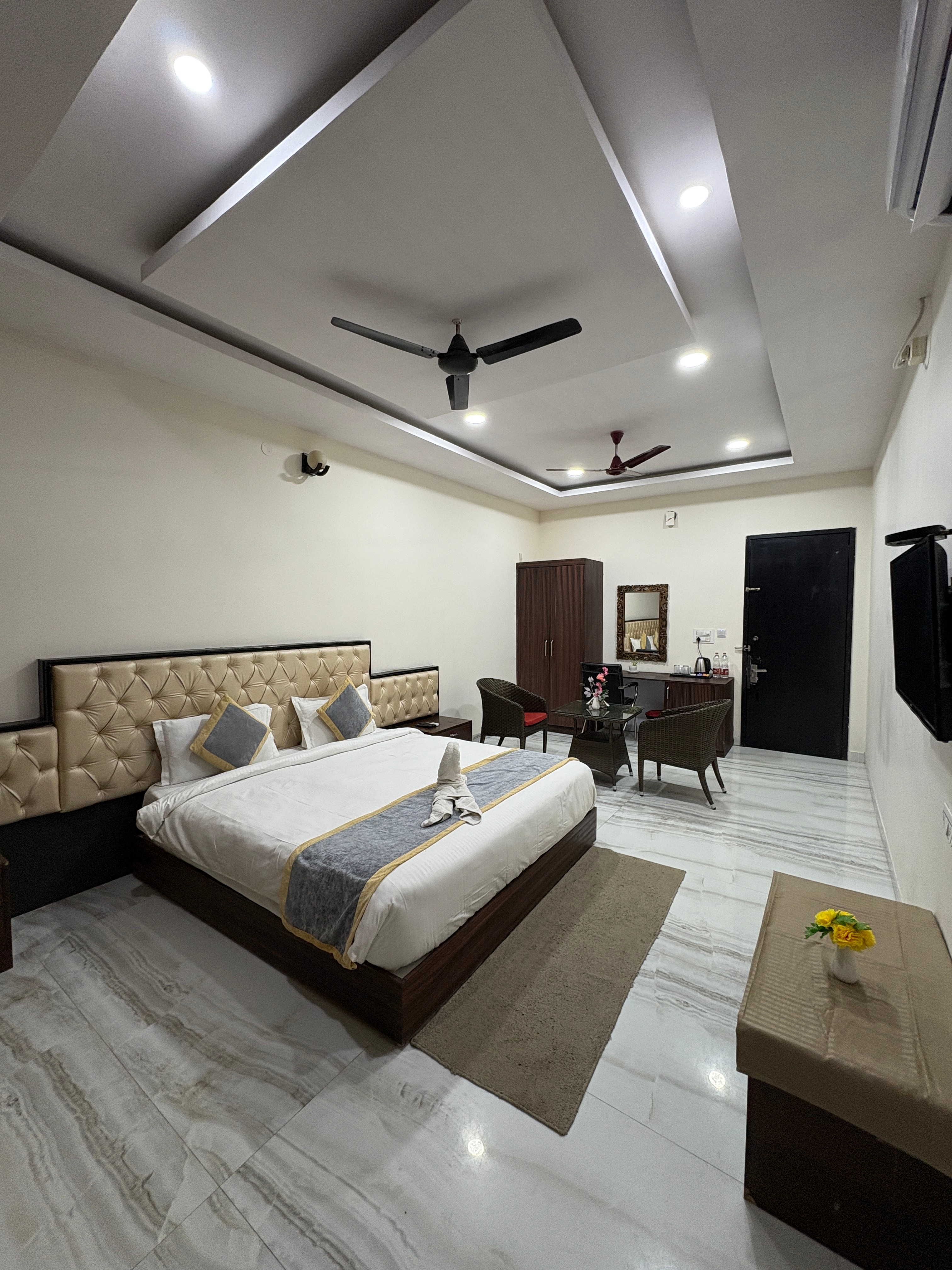 Saanaira Resort & Spa - Tap to explore photos