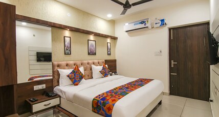 FabHotel Spring - Nr. Golden Temple Room Type - Premium Room FabHotel Spring - Nr. Golden Temple Room Type - Premium Room
