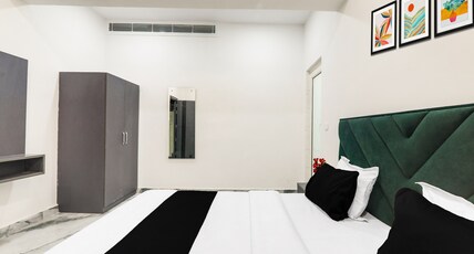 Super Collection O Quila Road Formerly JR Inn Room Type - Classic with Balcony