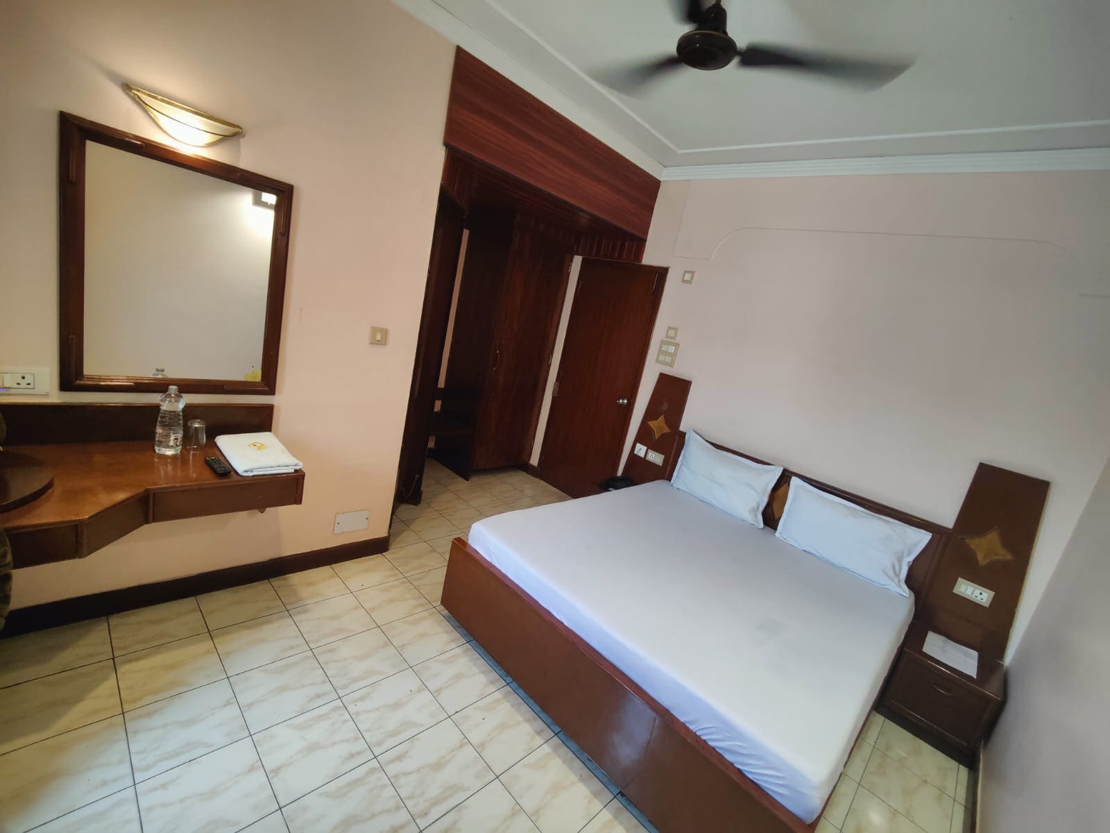 Hotel Metro Regency(Delhi Road) - Tap to explore photos