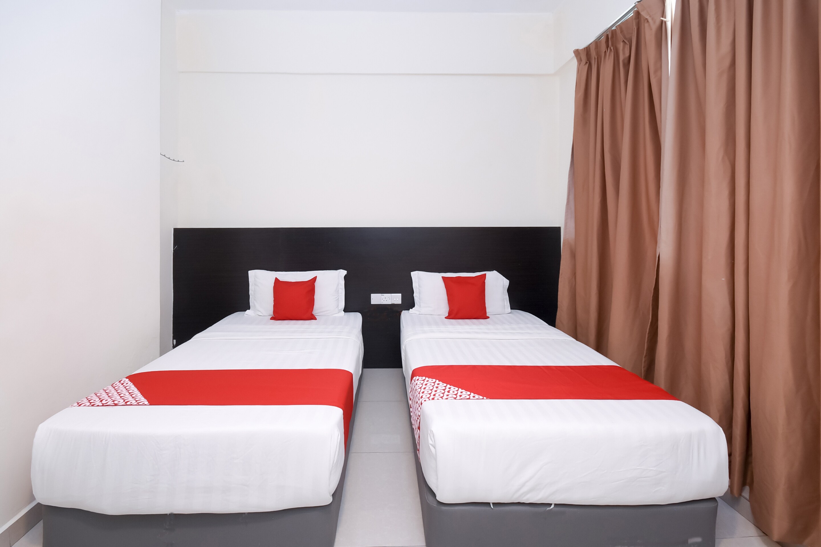 Super OYO 1148 Kenyalang Suite - Tap to explore photos