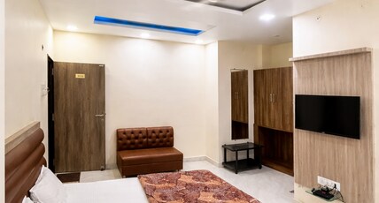 Hotel Galaxy Palace Room Type - Deluxe AC