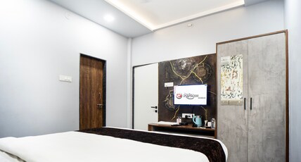 Hotel Happy Stay AC/ Non AC Rooms Room Type - Deluxe AC Room