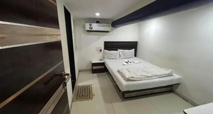 FabHotel Blue Light Room Type - Deluxe Room