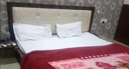 HOTEL 4 SEASONS Room Type - Deluxe Room