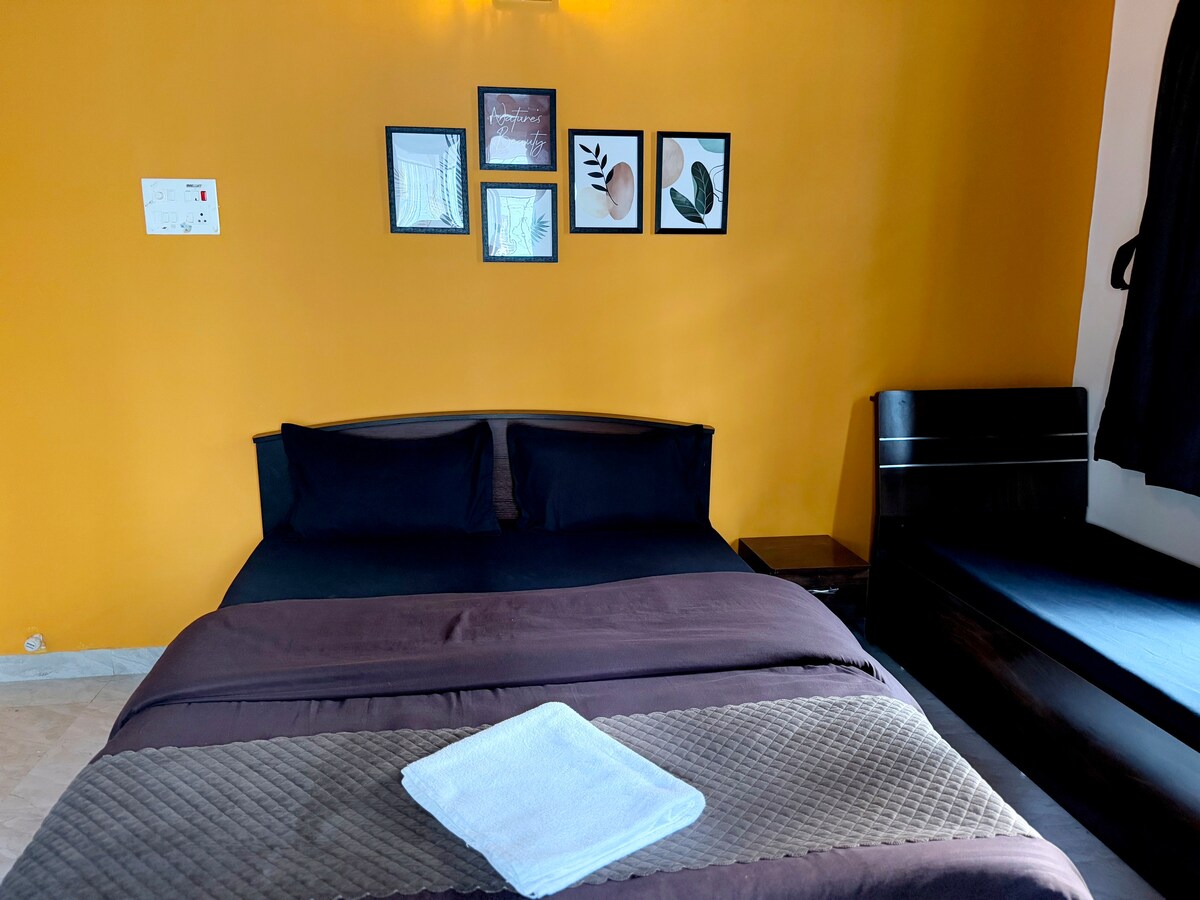 Cozy 2BHK By Royal Luxor Stay - Tap to explore photos