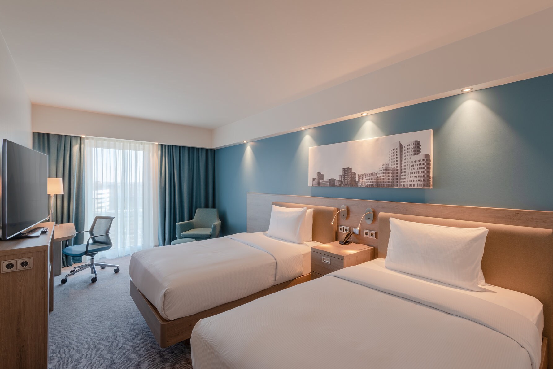 Hampton by Hilton Dusseldorf City Centre - Tap to explore photos