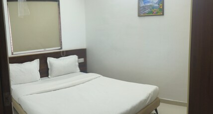 Hotel Royal night guesthouse Room Type - Super deluxe room