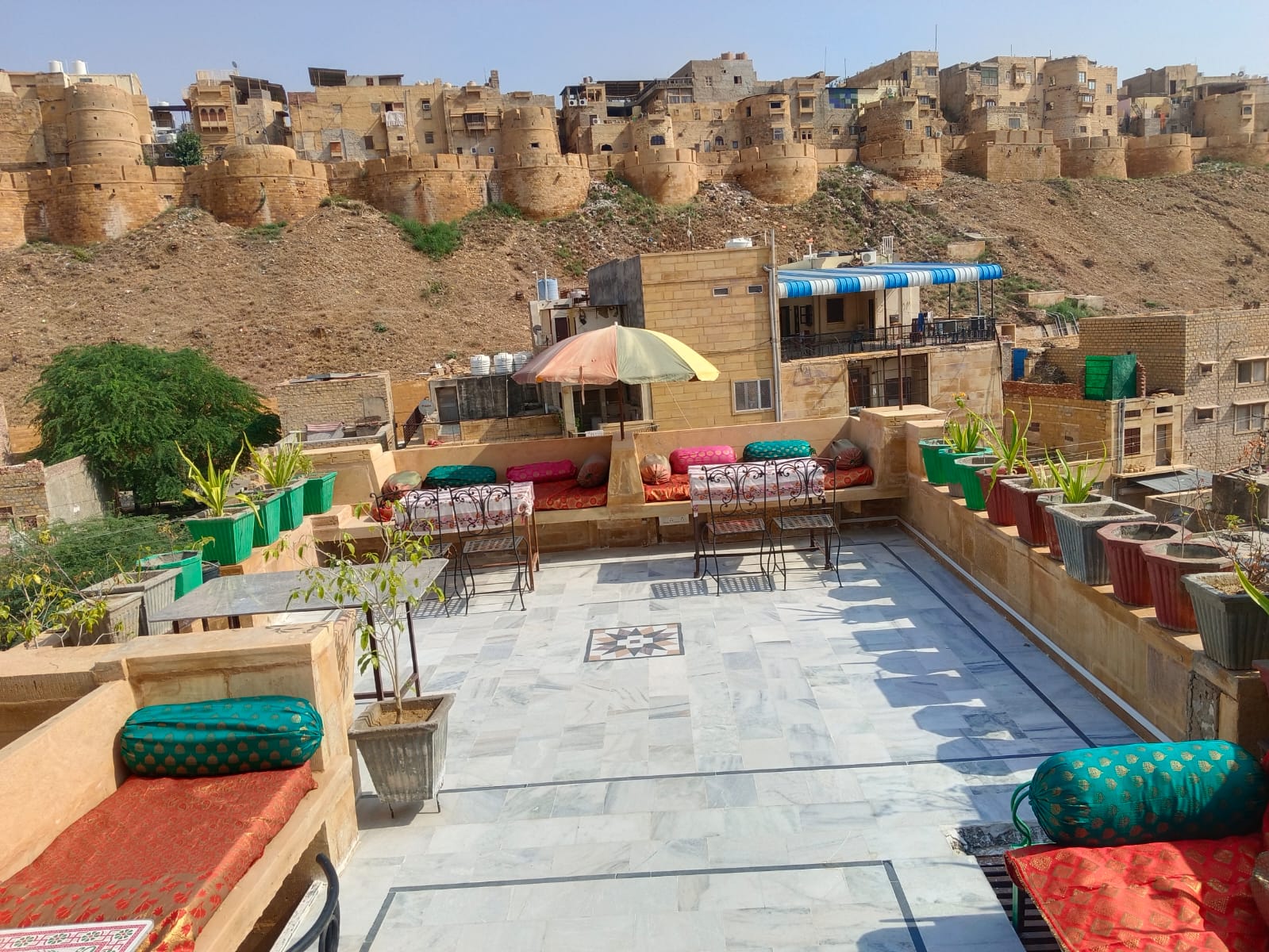 Hotel Oasis Haveli - Tap to explore photos
