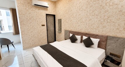 Hotel Morvi Nandan Room Type - Deluxe Room