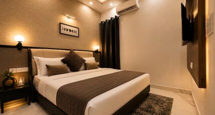 Urban Nest Stays Room Type - Zenith Suite