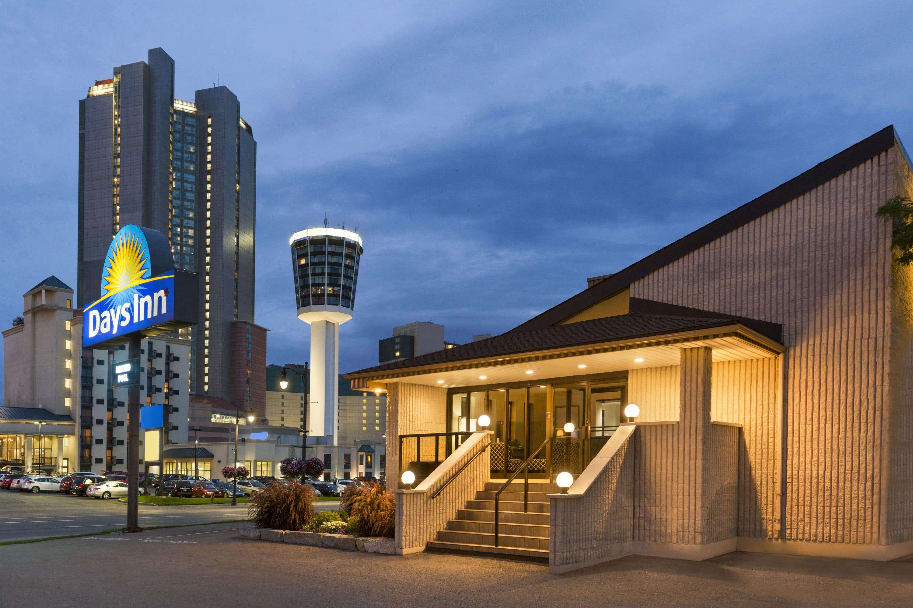 Days Inn by Wyndham Fallsview - Tap to explore photos