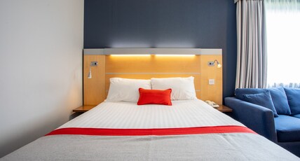 Holiday Inn Express Dunfermline Room Type - 1 Double Standard with Free Hot Breakfast