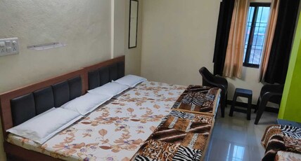 Shree Ji Guest House Room Type - FAMILY AC ROOM