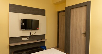 Hotel Bypass View Room Type - Standard Room with Air Conditioning