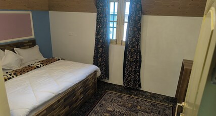 Water Vibe Homestay Srinagar Room Type - Family Interconnected Room with two double beds Water Vibe Homestay Srinagar Room Type - Family Interconnected Room with two double beds