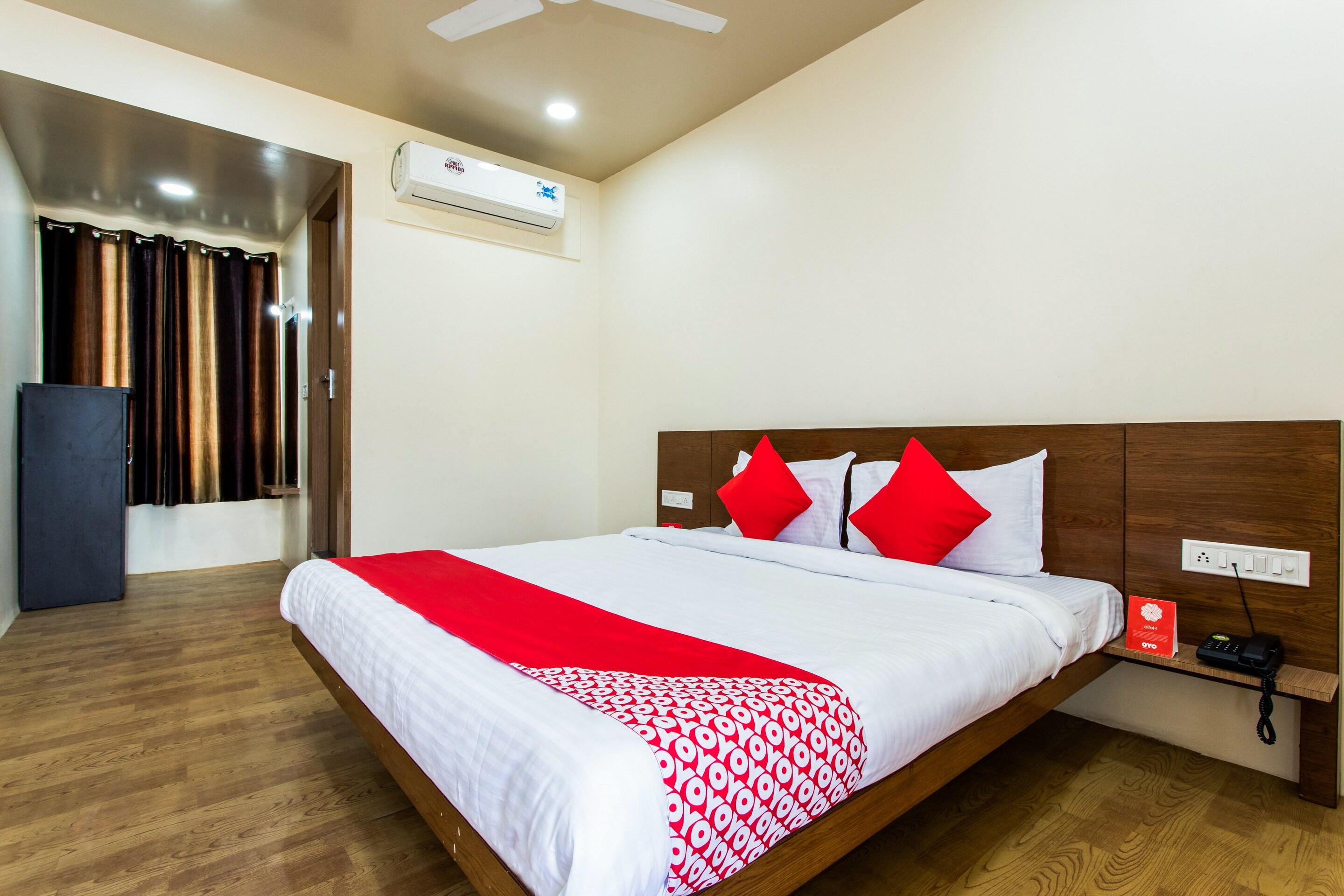 OYO 11929 Hotel Ridhi Sidhi - Tap to explore photos