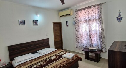 Saatvik Homestay Room Type - Delux AC room Double bed
