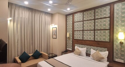Hotel Panktipawan Room Type - Premium City View