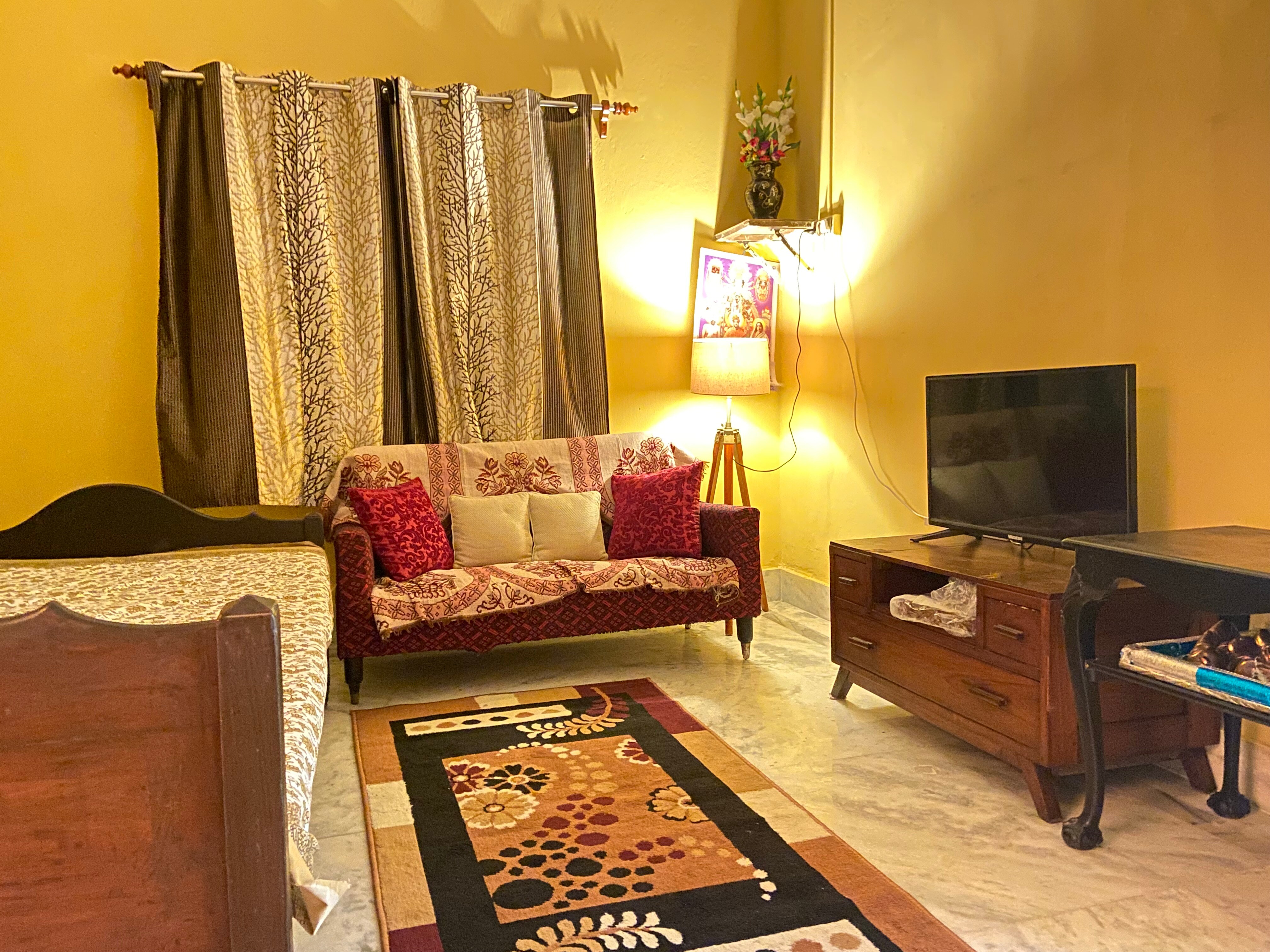 Kolkata Vintage Villa, A 2 room Holiday Home - Tap to explore photos