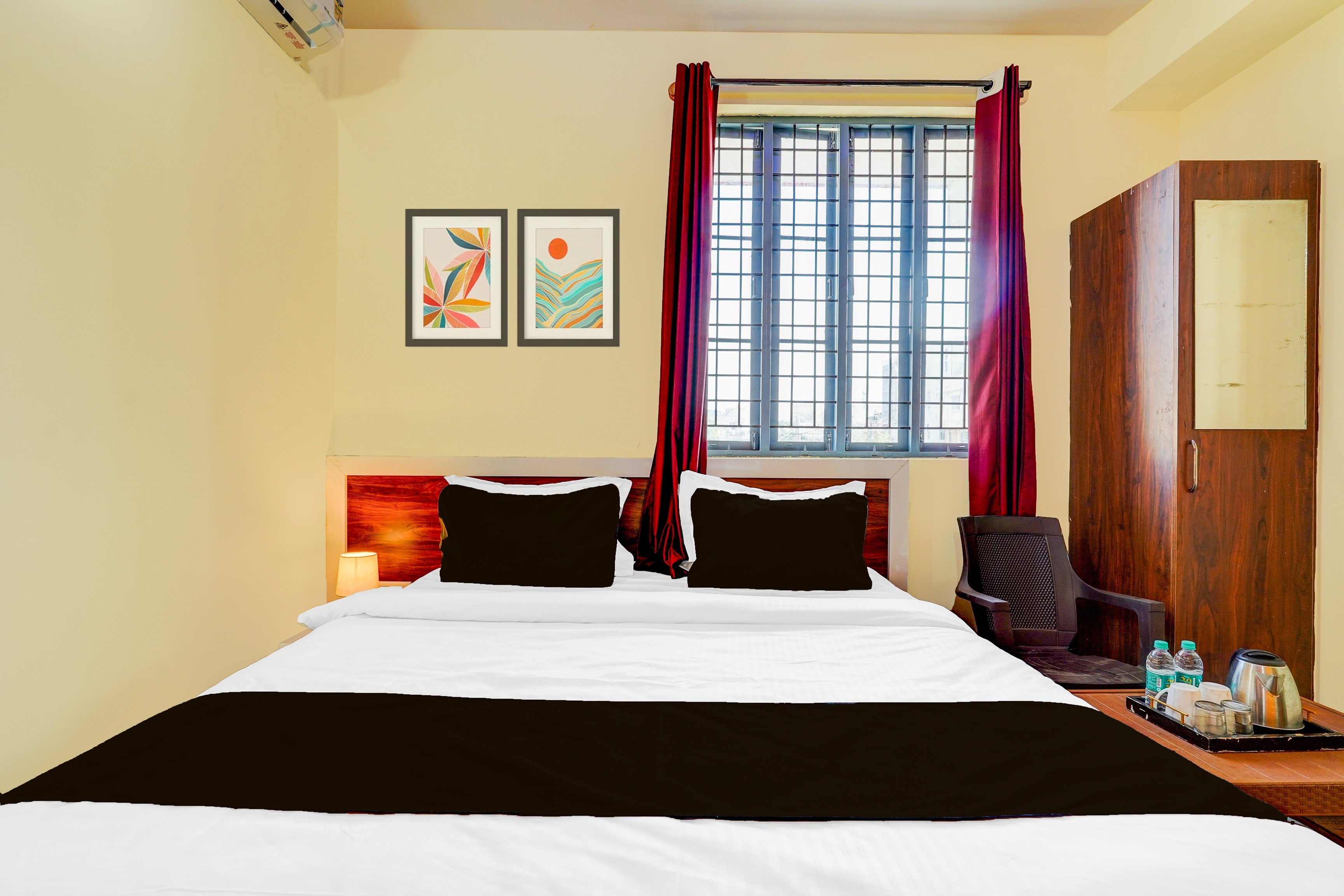 Super HOTEL O UTSAV STAY - Tap to explore photos