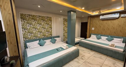 hotel krishna palace Room Type - Deluxe 7 Bed Family Bedroom With Double Washroom