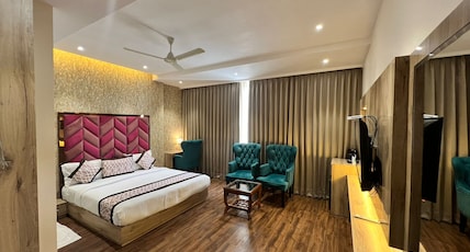 Hotel Golden Lotus Room Type - Executive Suite ( With CIty View ) Hotel Golden Lotus Room Type - Executive Suite ( With CIty View )