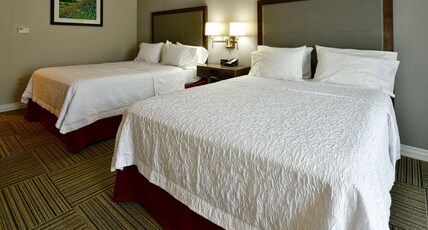 Hampton Inn & Suites Fredericksburg Room Type - 2 QN BEDS BALCONY NONSMOK