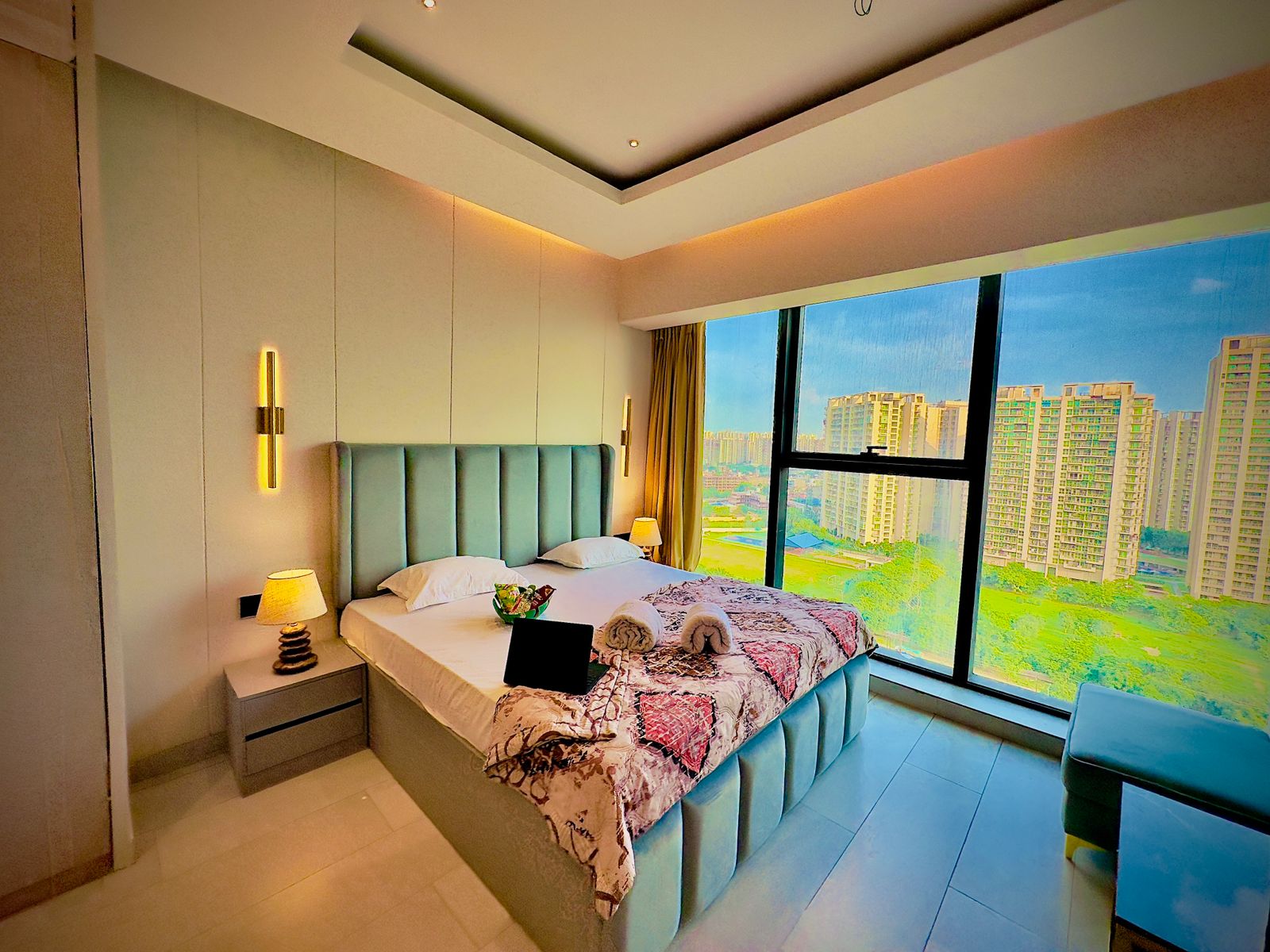 Jacuzzi Premium Couple Suite Noida By Nabhay - Tap to explore photos