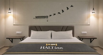Halt inn Room Type - Queen Crafted Room