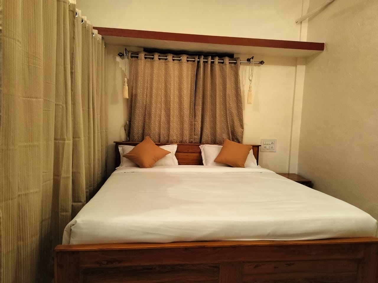Hampi birding Homestay - Tap to explore photos