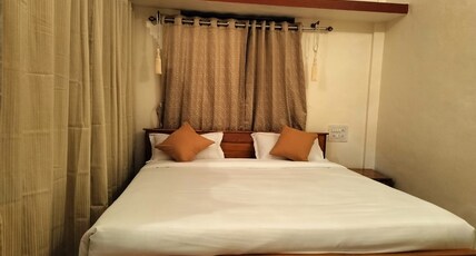 Hampi birding Homestay Room Type - Deluxe Non AC room