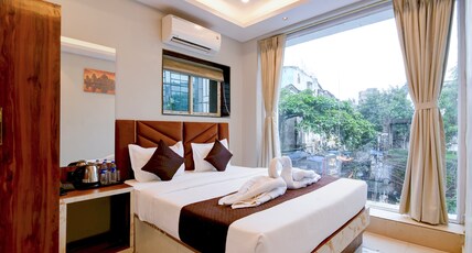 ZQ Royal Palace Room Type - Royal Deluxe king Bed AC Room
