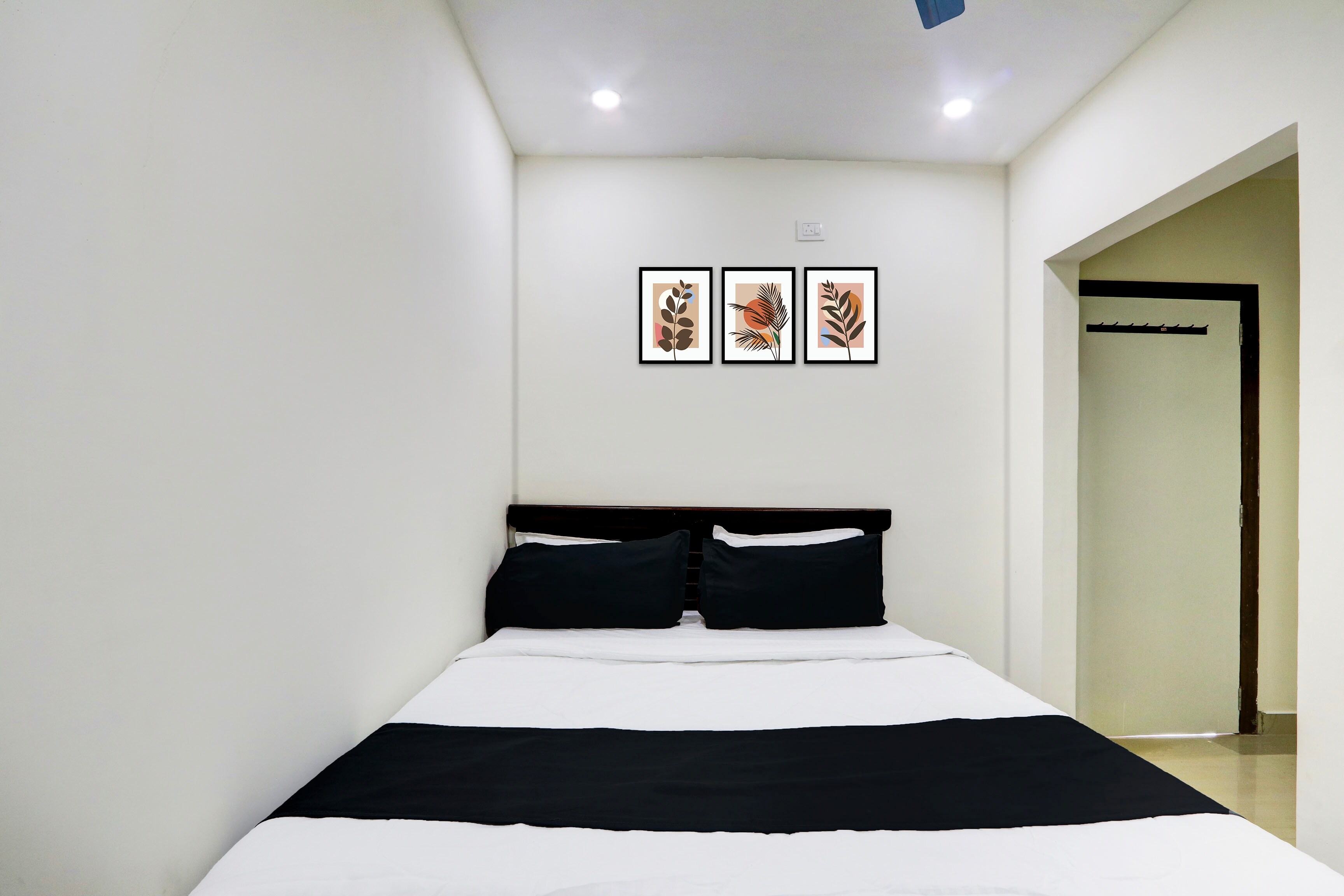 Hotel O VRR LUXURY HOTEL - Tap to explore photos