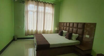 Shree Nanda  Guest House Room Type - Bedroom 103