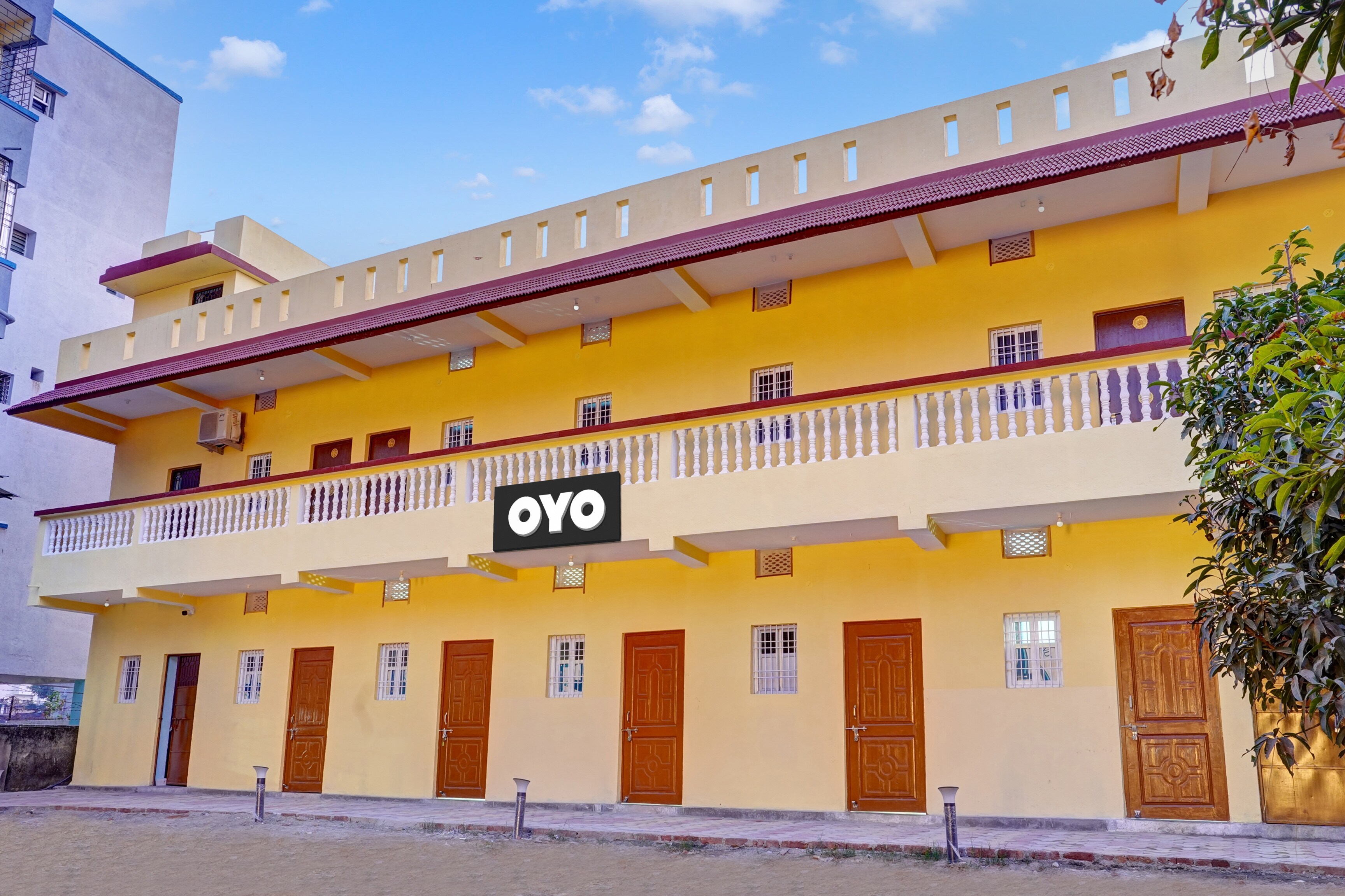 Hotel O Cozy Deluxe - Tap to explore photos