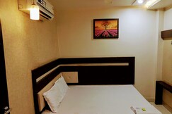 HOTEL MAKHIJA PALACE