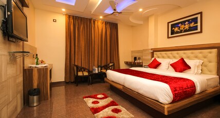 Hotel King Castle Room Type - Deluxe Room without Balcony Non-View (A/C Hot & Cold)