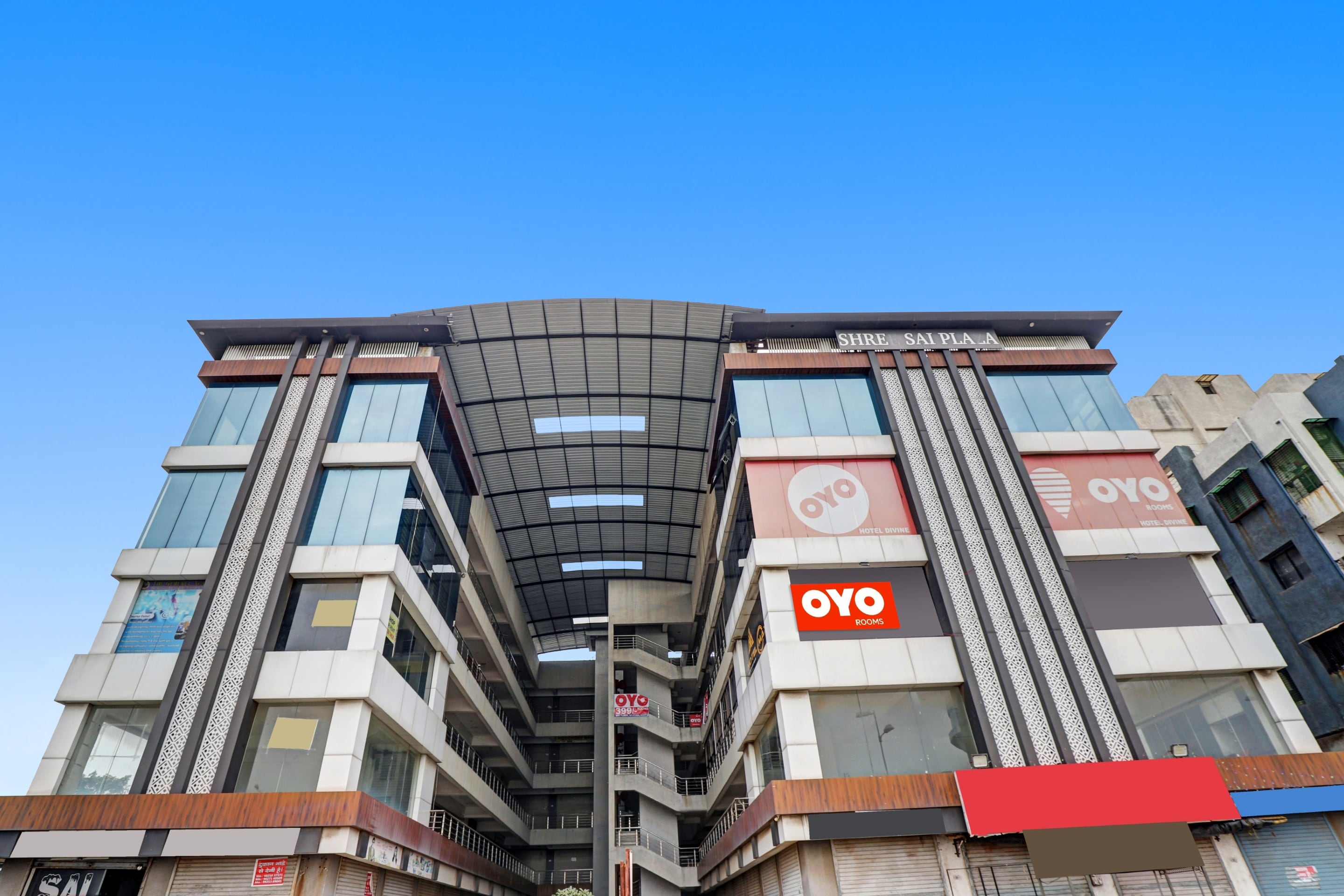 Flagship Hotel Max - Tap to explore photos