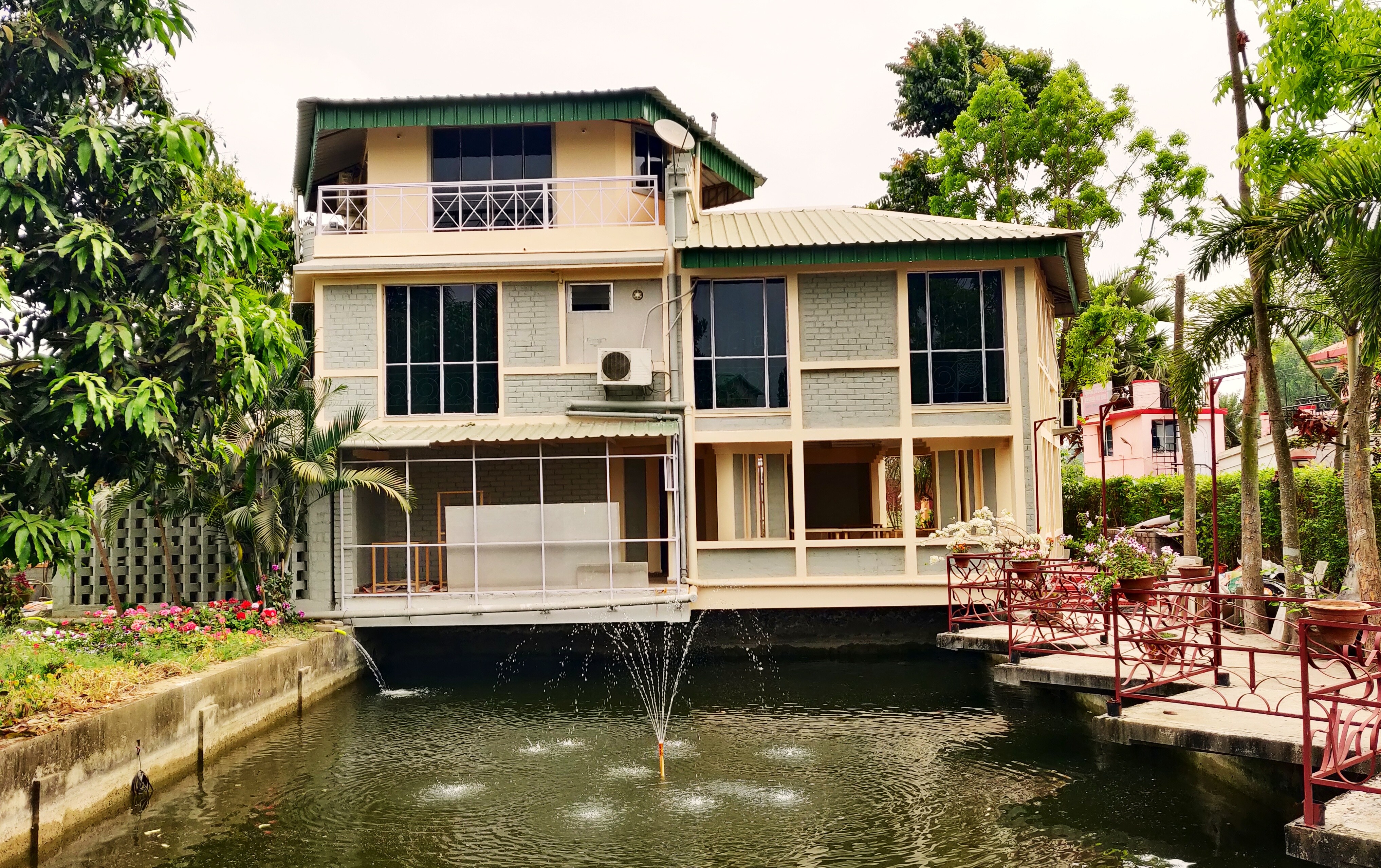 Santisudha Guest House - Tap to explore photos
