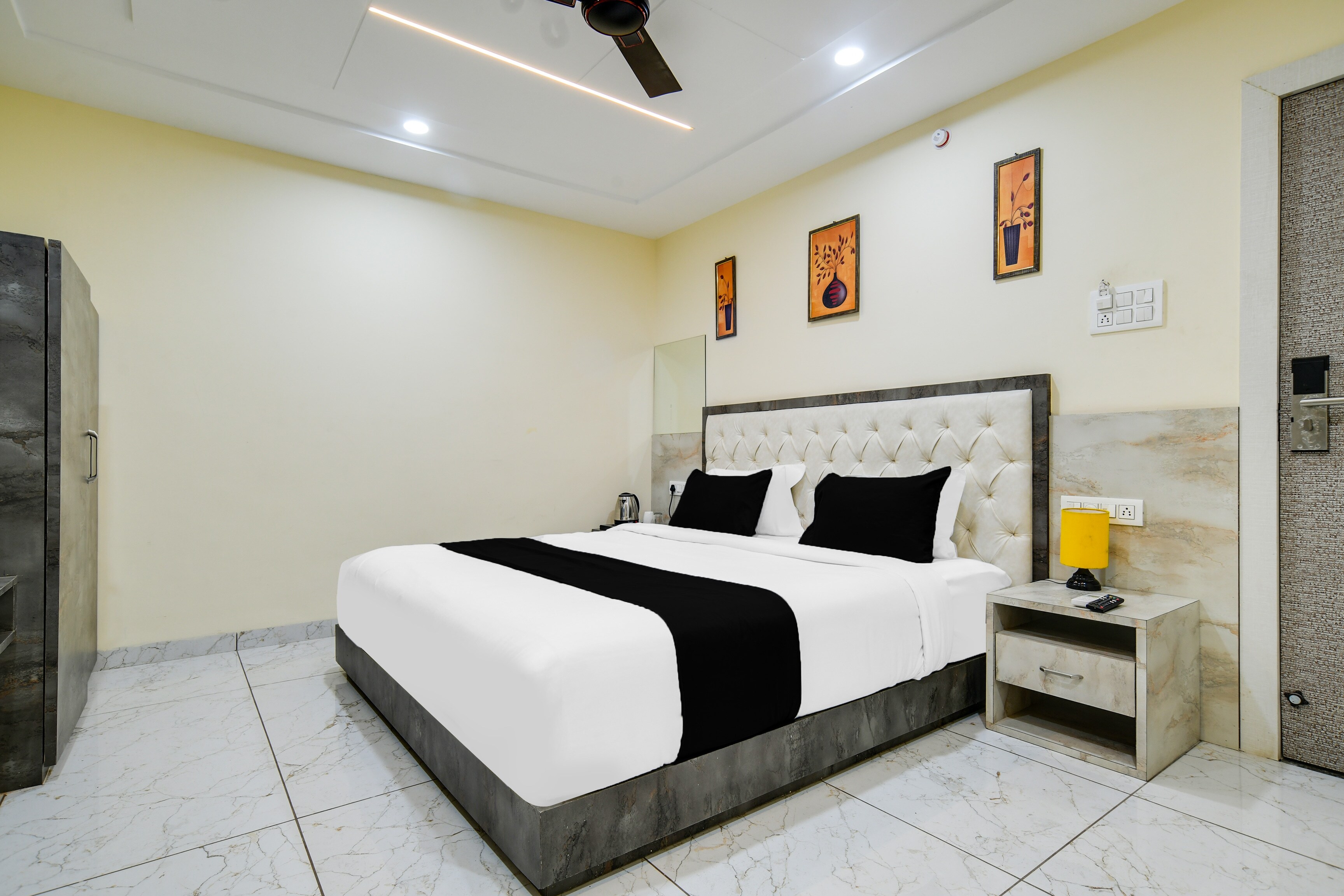 Hotel O RichFeel - Tap to explore photos