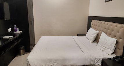 HOTEL LE GOLDEN Room Type - Deluxe Room HOTEL LE GOLDEN Room Type - Deluxe Room
