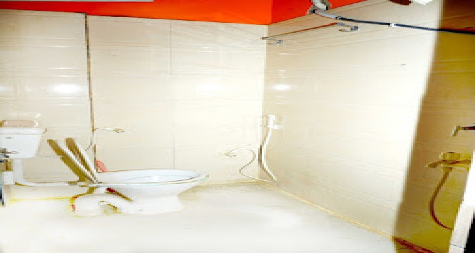 Hotel Real World - Tap to explore photos