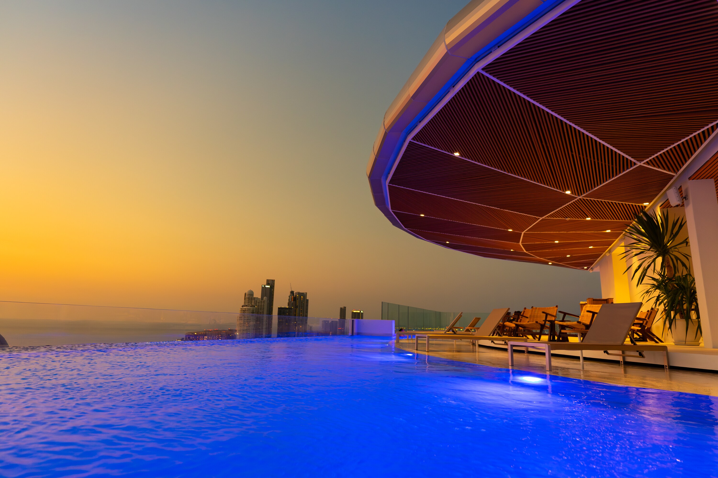 Akara Hotel Pattaya - Tap to explore photos