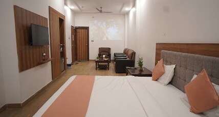 Hotel Global Inn Gold Room Type - Super Deluxe |Lift | Food | Secure Parking Hotel Global Inn Gold Room Type - Super Deluxe |Lift | Food | Secure Parking