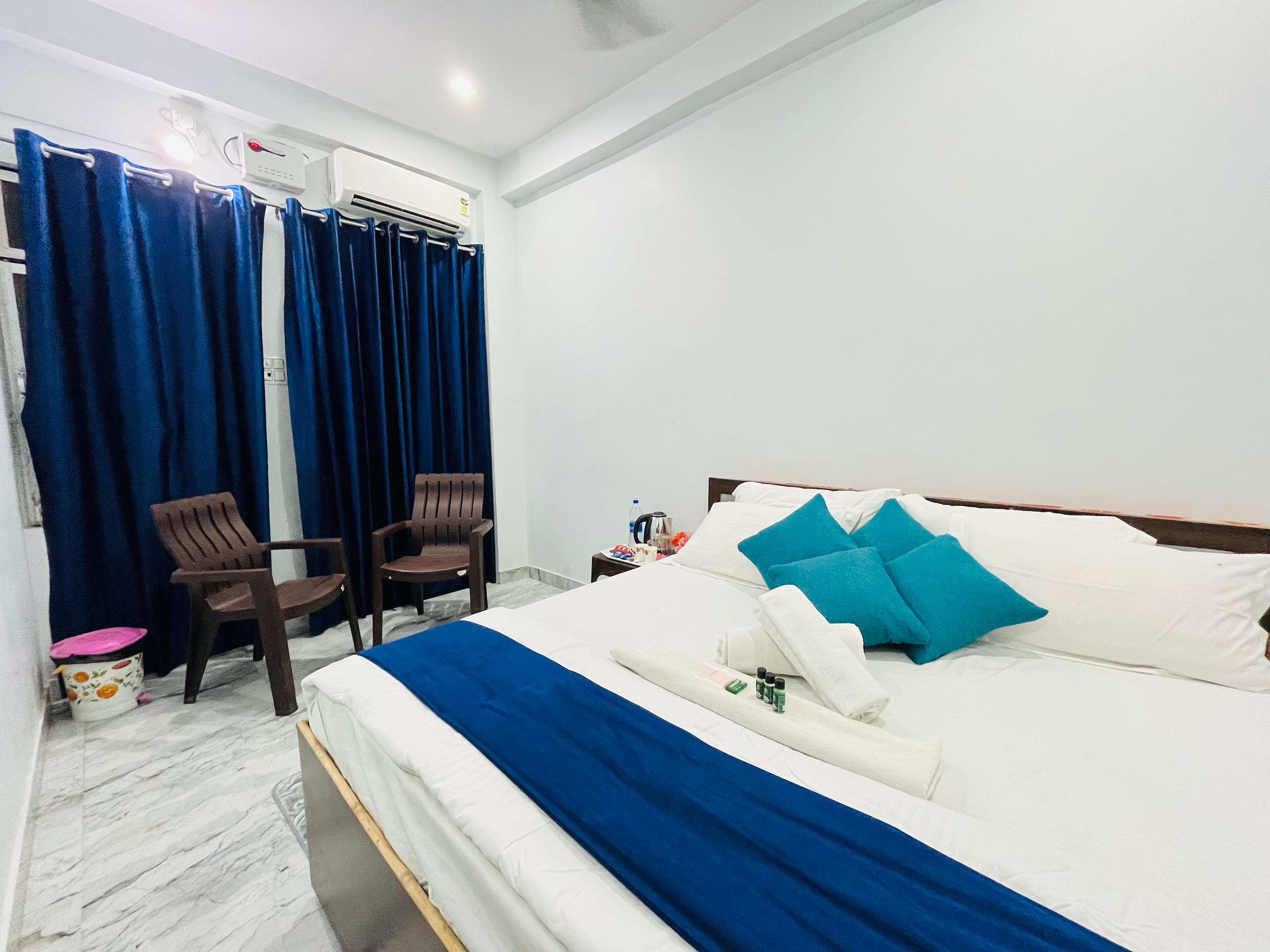 Raghubir Nikunj | Premium Stay at Parikrama Marg - Tap to explore photos