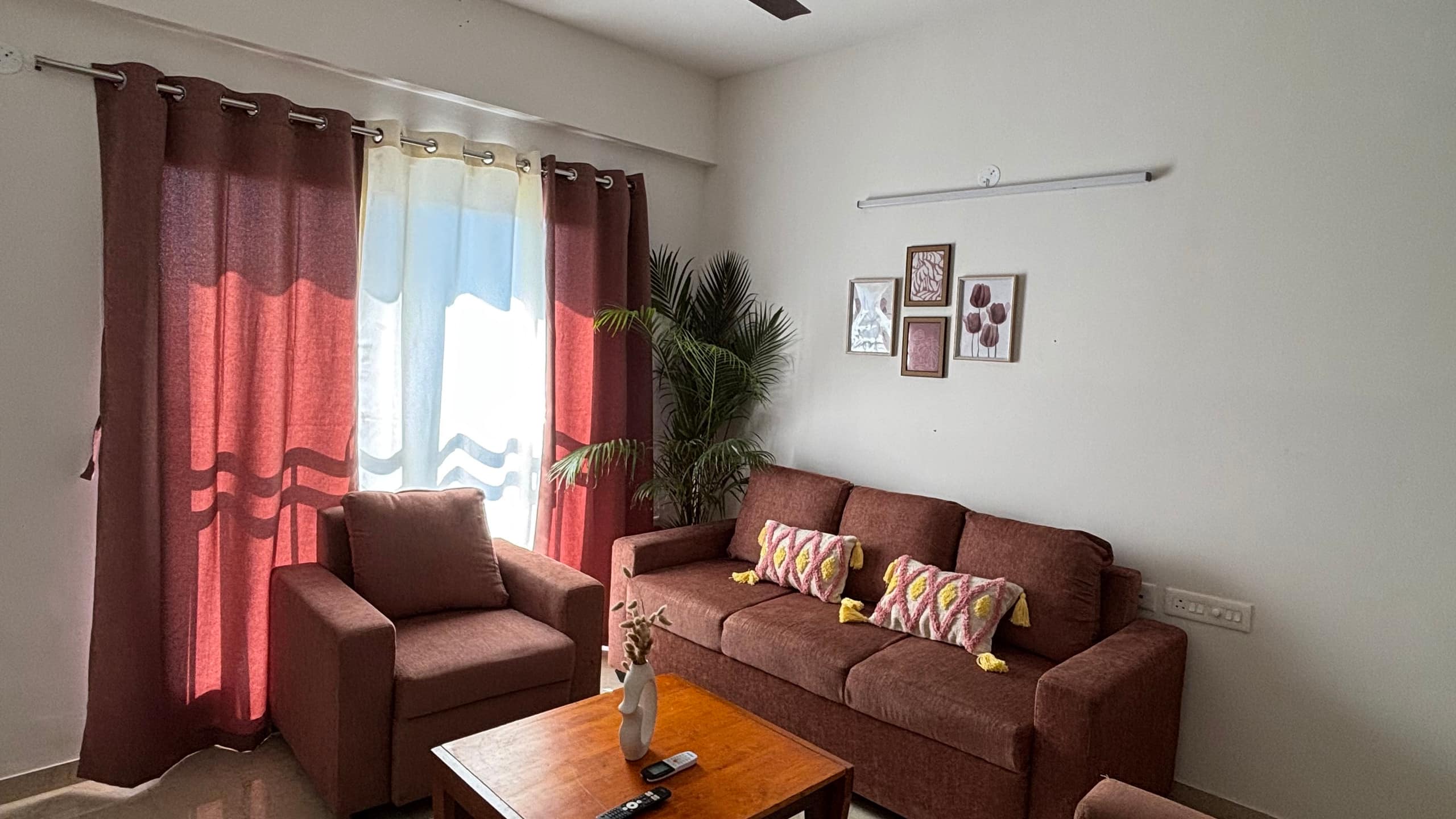 Serene Boheme 2 BHK in BKC JIO NMACC - Tap to explore photos