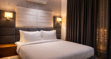 Eminence The Corbett Room Type - DELUXE ROOMS